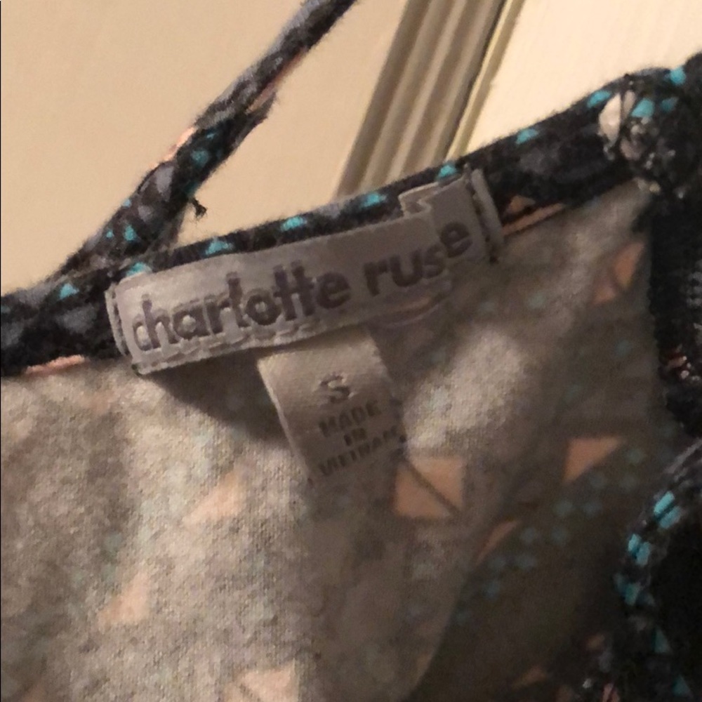 Pattern Crop Top - Picture 3 of 3